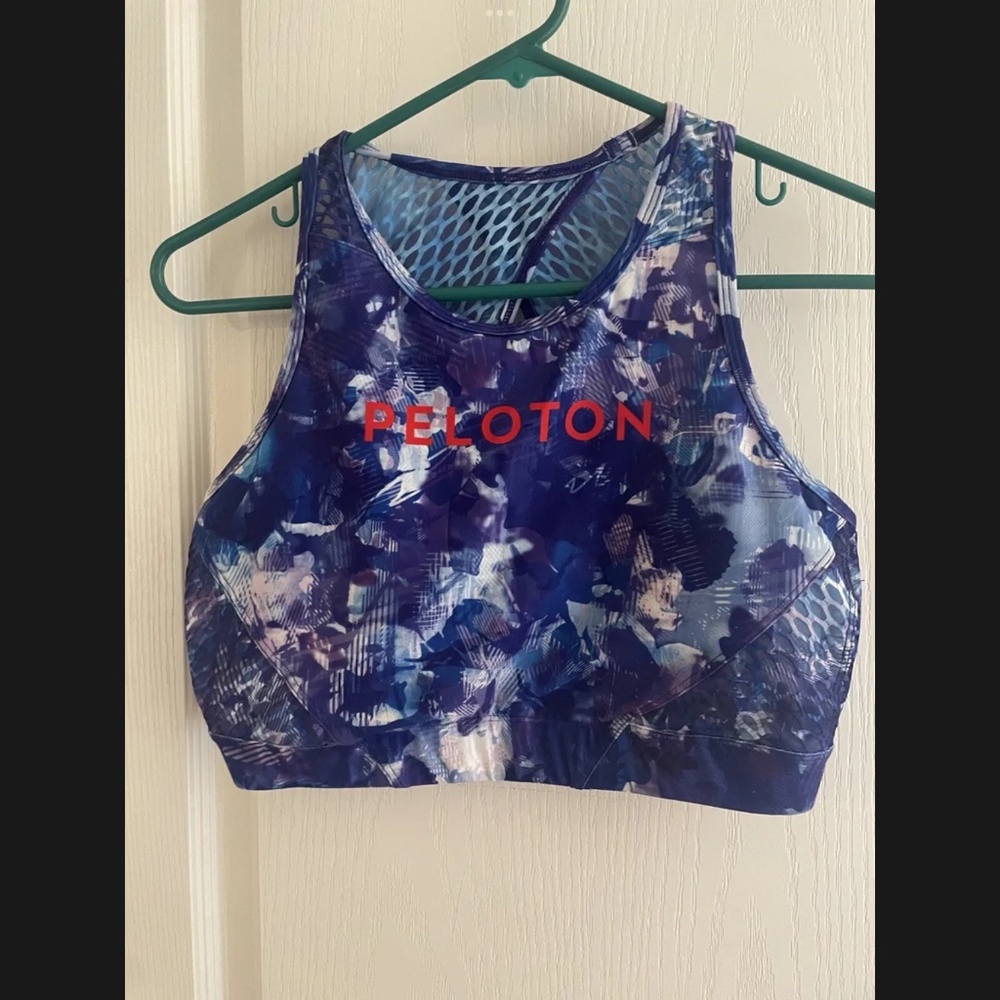 PELOTON WITH SPORTS BRA SIZE LARGE